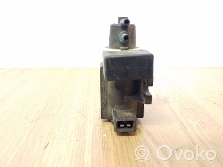 BMW 5 E39 Solenoīda vārsts 2247906