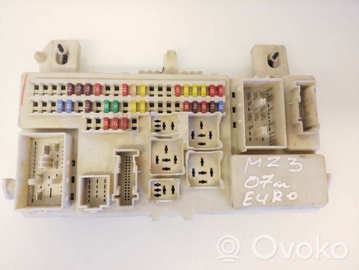 Mazda 3 I Module de fusibles 05008065
