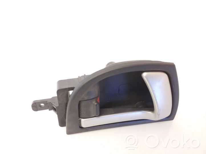 Hyundai Santa Fe Front door interior handle 82623CM000