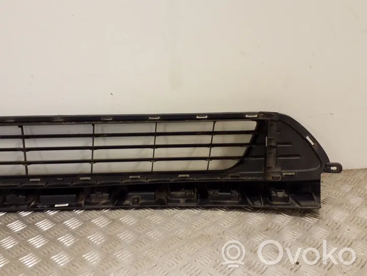 Opel Vivaro Front bumper lower grill 622543504R