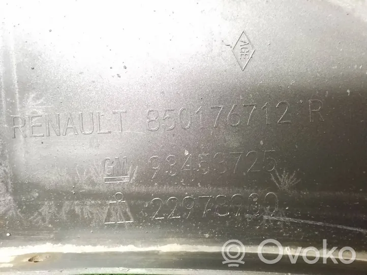 Opel Vivaro Moldura de la esquina del parachoques trasero 850176712R