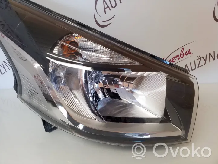 Renault Trafic III (X82) Lampa przednia 260101161R