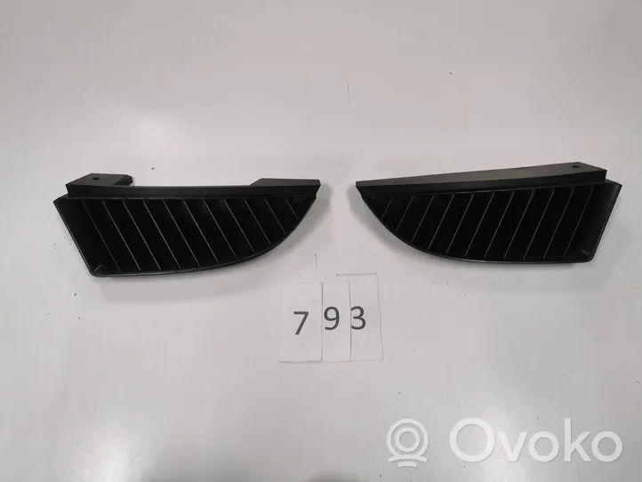 Mitsubishi Colt Grille de calandre avant MN127774