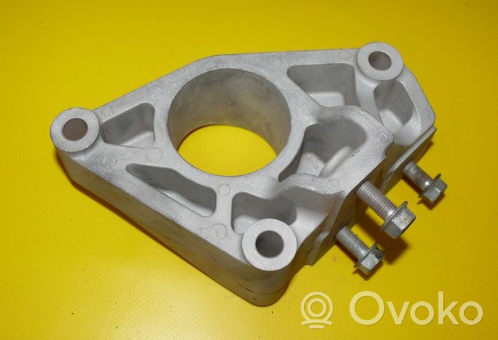 Suzuki SX4 Engine mounting bracket 