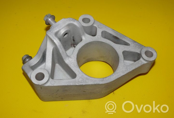 Suzuki SX4 Engine mounting bracket 