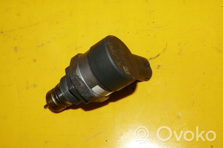 Renault Trafic II (X83) Régulateur de pression de carburant 0281002753