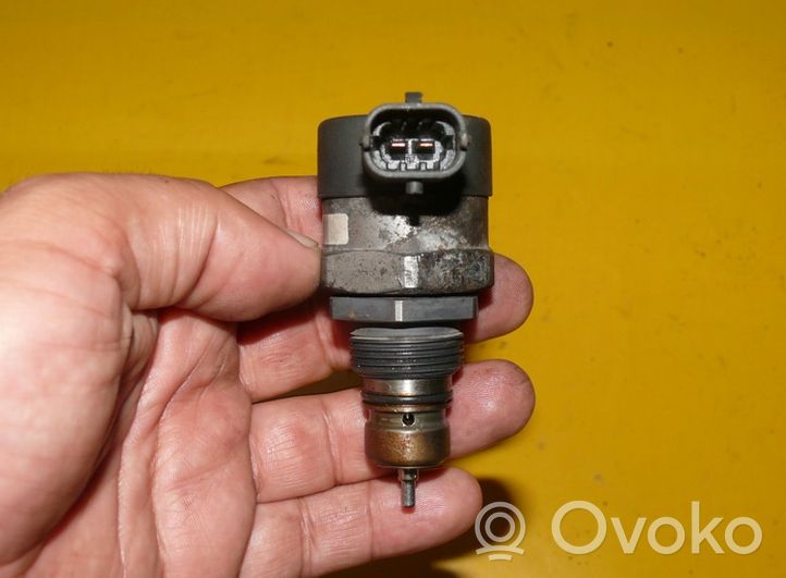 Renault Trafic II (X83) Regolatore di pressione del carburante 0281002753