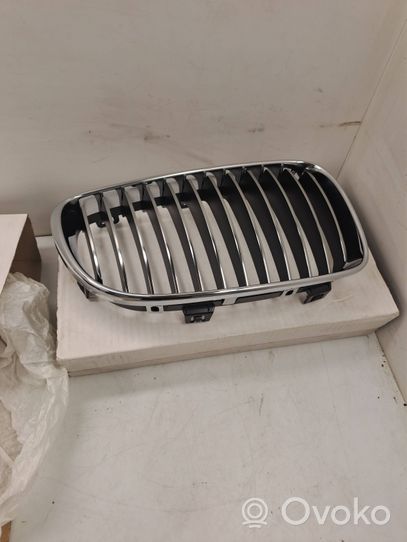 BMW 1 E81 E87 Maskownica / Grill / Atrapa górna chłodnicy 7179656