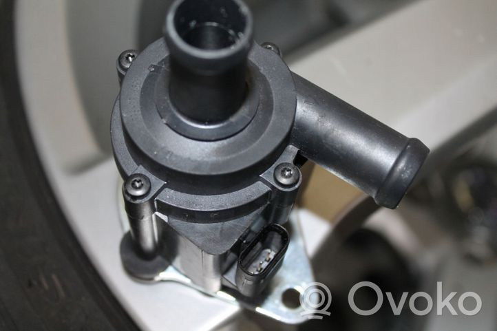 Volvo V90 Cross Country Pompe à eau de liquide de refroidissement 31338211