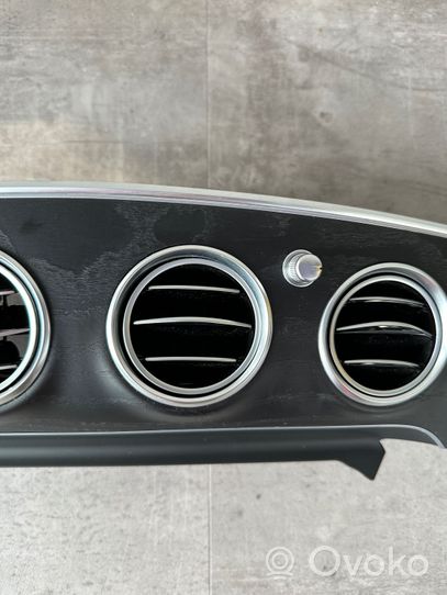 Mercedes-Benz E W213 Ohjauspyörän pylvään verhoilu A2136800401