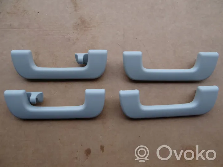 Audi A8 S8 D5 Un set di maniglie per il soffitto 4N0857643