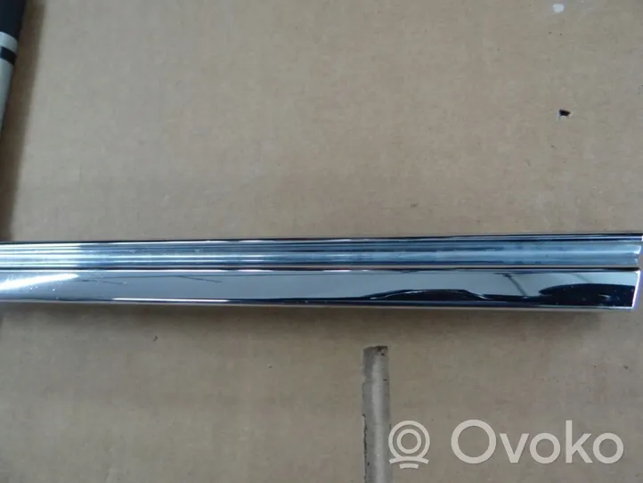 Volkswagen Touareg III Modanatura separatore del paraurti anteriore 760853767