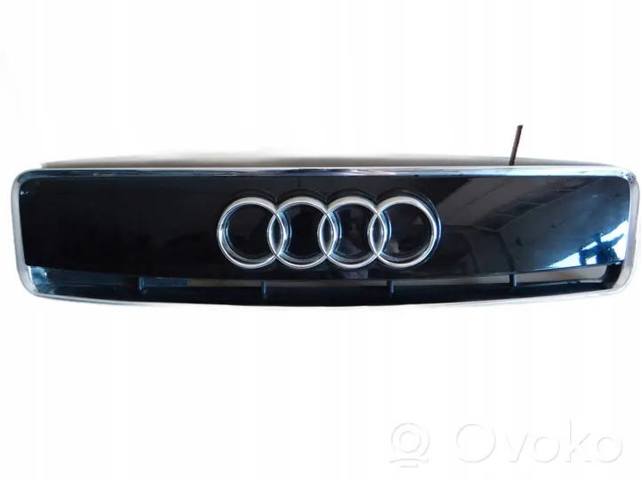 Audi A2 Grille calandre supérieure de pare-chocs avant 8Z0853692A