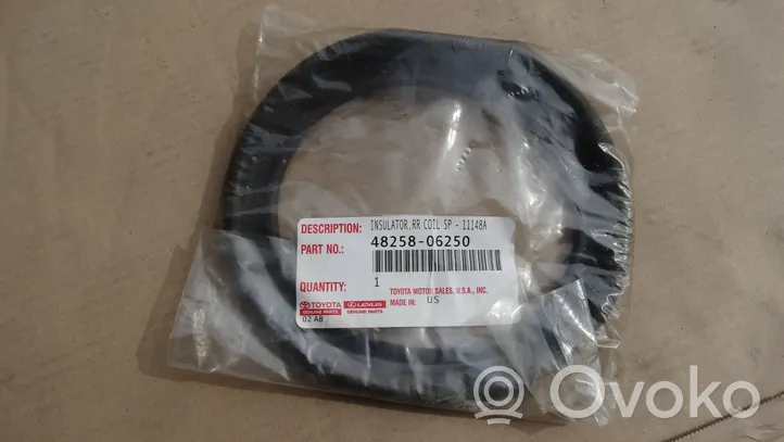 Toyota Camry Ressort hélicoïdal arrière support (caoutchouc) 48258-06250