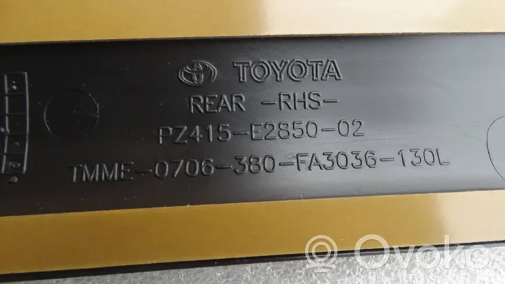 Toyota Auris E180 Priekšpusē durvju dekoratīvā apdare (moldings) PZ415-E2850-02