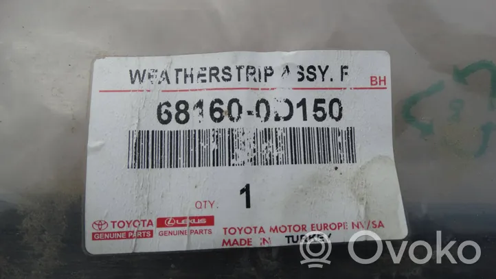 Toyota Yaris Listwa szyby drzwi przednich 68160-0D150