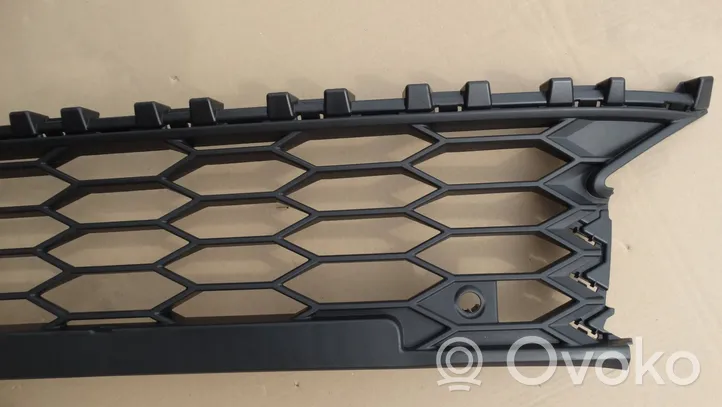 Volkswagen Golf VIII Grille inférieure de pare-chocs avant 5H0853677C