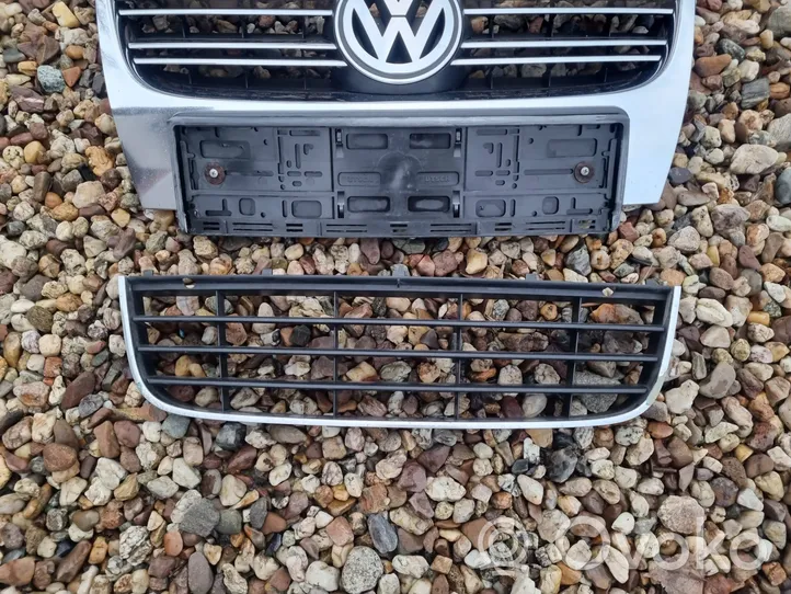 Volkswagen Golf V Front bumper upper radiator grill 1K5853651