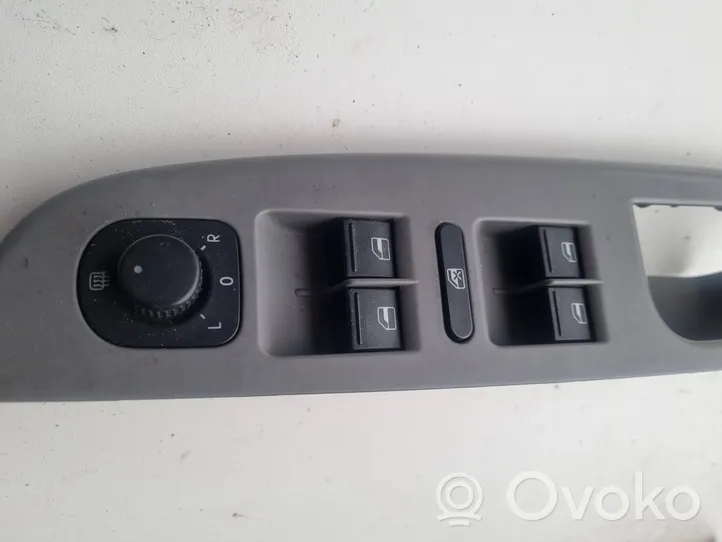 Volkswagen Golf V Support bouton lève vitre porte avant 1K4868049C