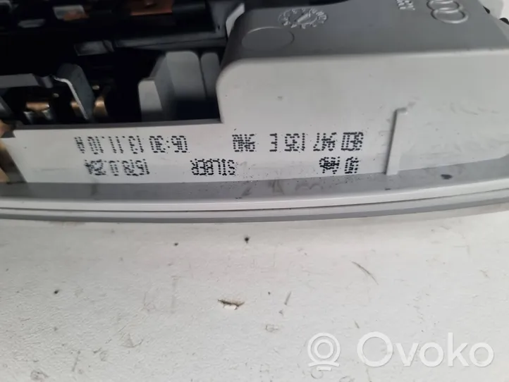 Audi A4 S4 B7 8E 8H Etuistuimen valo 8E0947135E