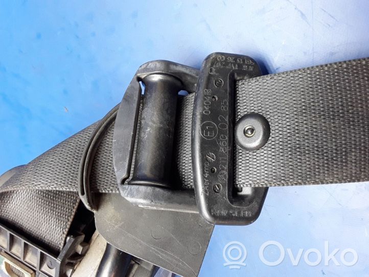 Mercedes-Benz E W211 Front seatbelt 561014601