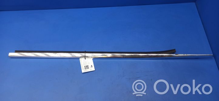 Mercedes-Benz 380 560SEC C126 Front door glass trim molding W126