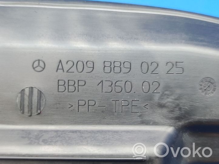 Mercedes-Benz CLK A209 C209 Panel wykończeniowy błotnika A2098890225