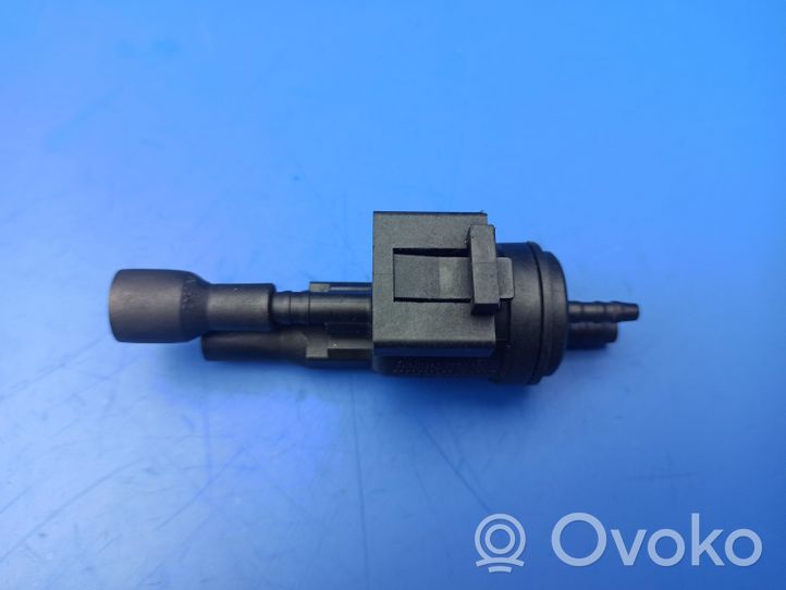 Mercedes-Benz E W211 Vacuum valve 0025401497