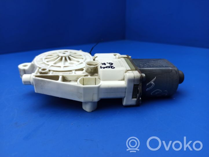 Mercedes-Benz C W204 Rear door window regulator motor A2048200642