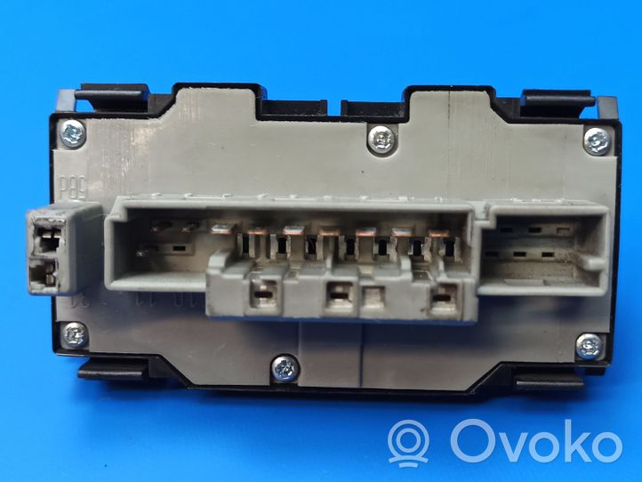 Mercedes-Benz C W202 Botón interruptor de luz de peligro 2028207810