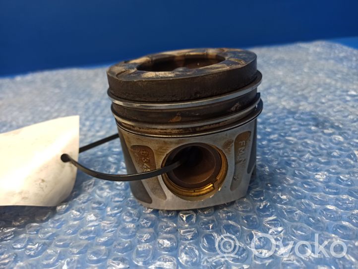 Mercedes-Benz Sprinter W906 Piston A6510301017