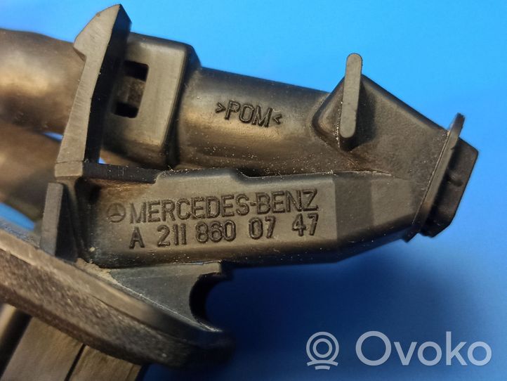 Mercedes-Benz E W211 Ugello a spruzzo lavavetri per lunotto posteriore A2118600747