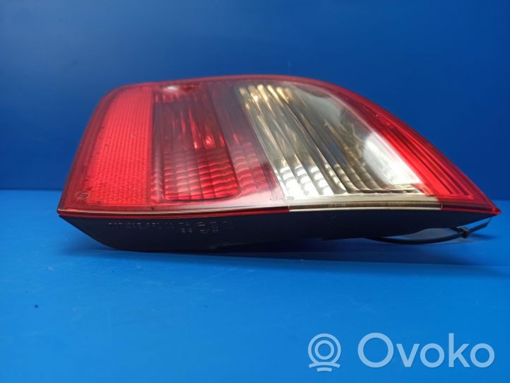 Mercedes-Benz E W211 Luci posteriori del portellone del bagagliaio A2118201464