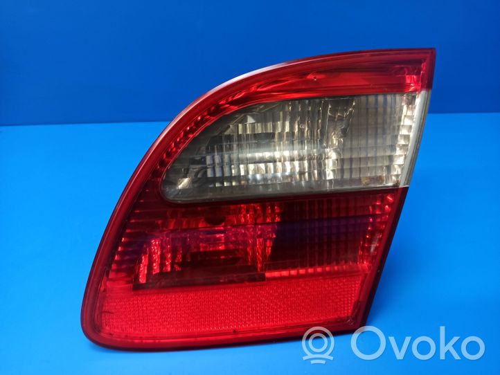 Mercedes-Benz E W211 Luci posteriori del portellone del bagagliaio A2118201464