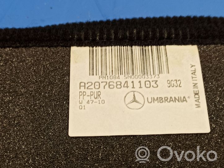 Mercedes-Benz E C207 W207 Zestaw dywaników samochodowych A2076801748