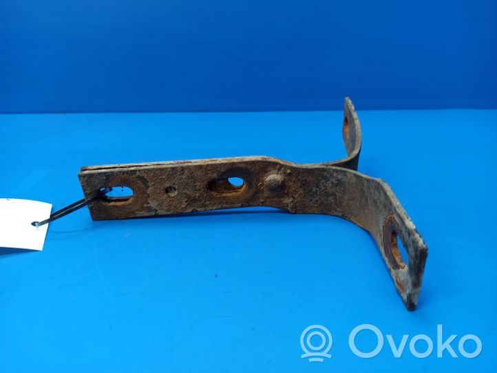 Mercedes-Benz COMPAKT W115 Front bumper mounting bracket W114