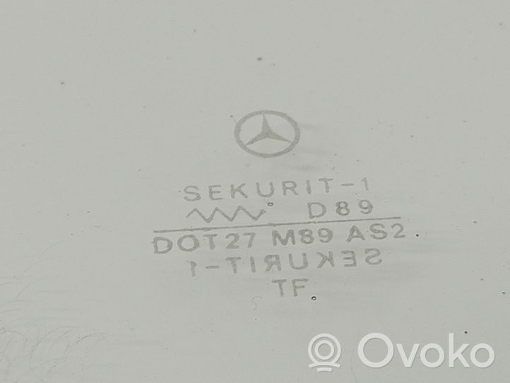 Mercedes-Benz COMPAKT W115 Vetro del finestrino della portiera anteriore - quattro porte 