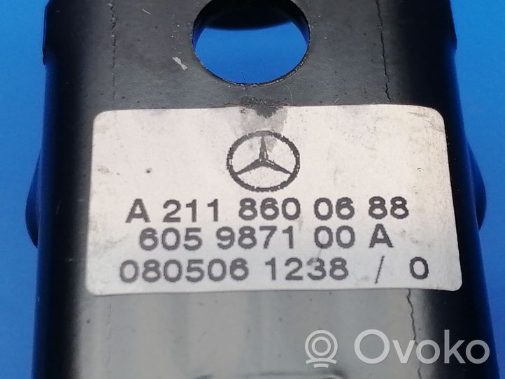 Mercedes-Benz E W211 Regolatore altezza cintura di sicurezza A2118600688