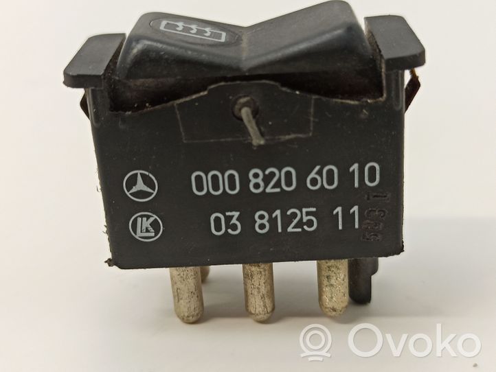 Mercedes-Benz COMPAKT W115 Stiklo šildymo elektra jungtukas 0008206010