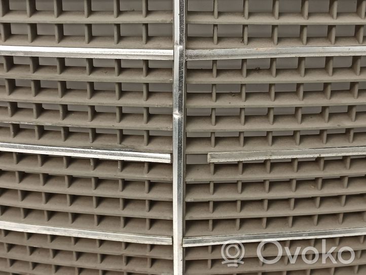 Mercedes-Benz COMPAKT W115 Grille de calandre avant 1158882285