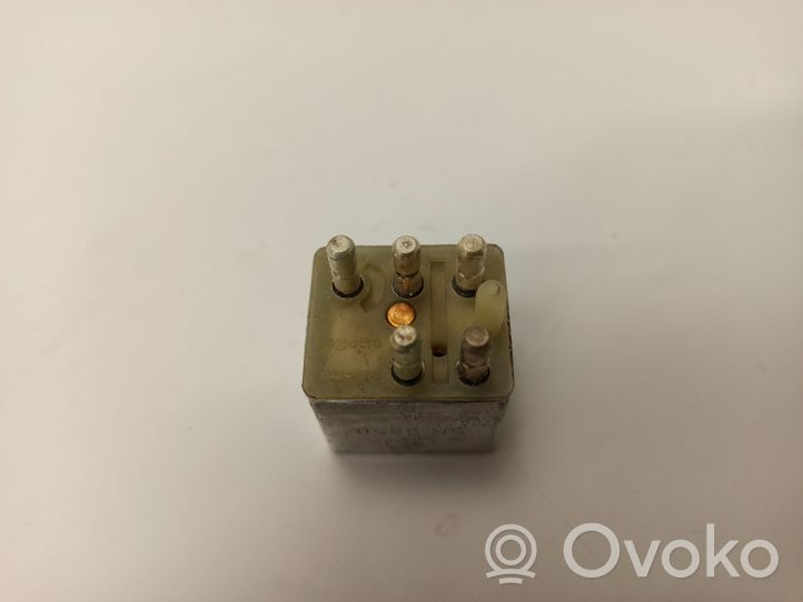 Mercedes-Benz 250 280 C CE W114 Other relay 0015420219