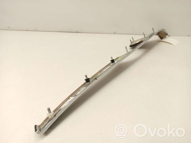 Mercedes-Benz E W211 Moulure/baguette de porte avant 8811634