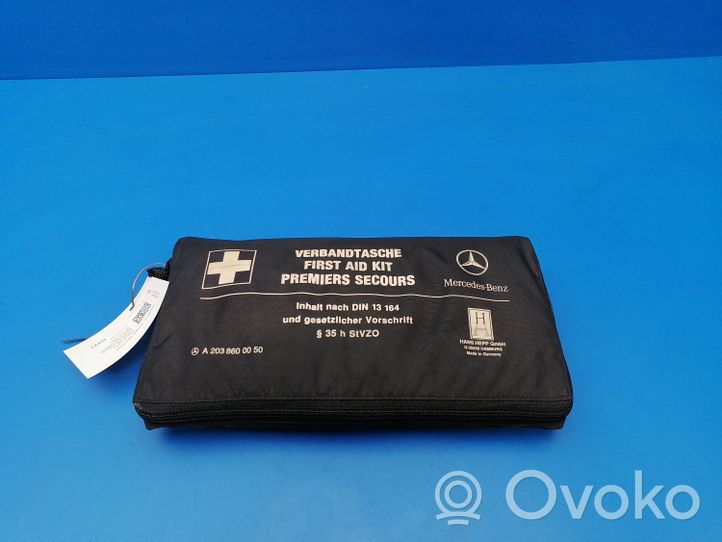 Mercedes-Benz C W203 Kit di pronto soccorso A2038600050