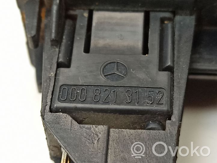 Mercedes-Benz S W126 Takatavaratilan sisävalo 0008213152