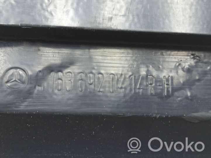 Mercedes-Benz ML W163 Rivestimento sottoporta/minigonna laterale A1636920414