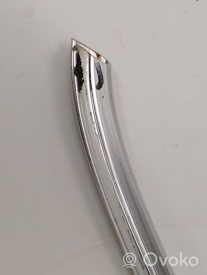 Mercedes-Benz E W123 Rivestimento modanatura del vetro della portiera posteriore W123