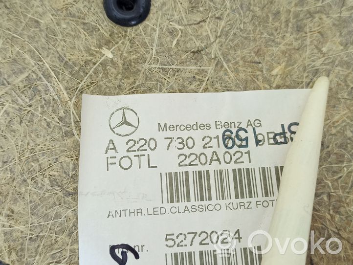 Mercedes-Benz S W220 Takaoven verhoilu A2207302170