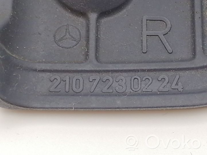 Mercedes-Benz CLK A208 C208 Altro elemento di rivestimento della portiera anteriore 2107230224