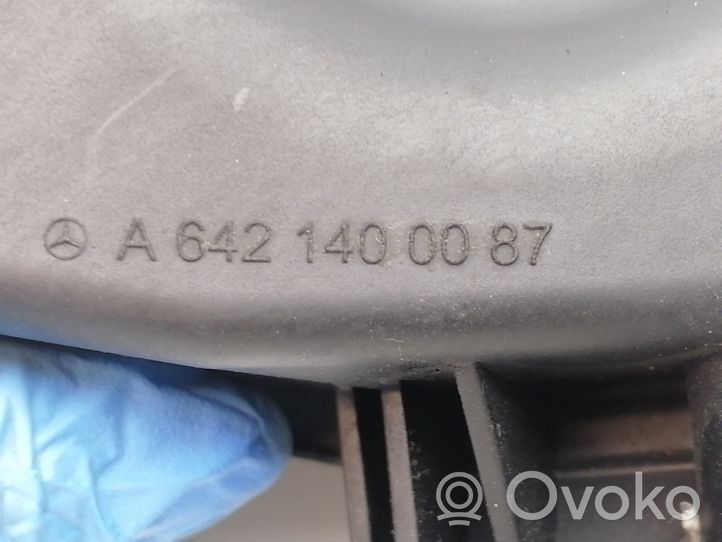 Mercedes-Benz C W203 Résonateur d'admission d'air A6421400087