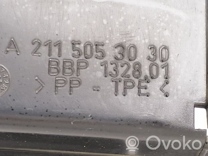 Mercedes-Benz E W211 Välijäähdyttimen ilmanohjauksen ilmakanava A2115053030